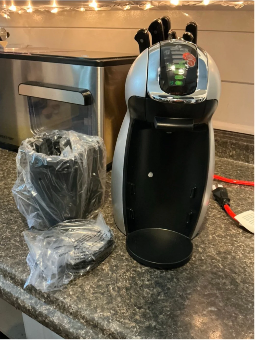 Brand NEW NESCAFÉ Dolce Gusto Coffee Machine, Genio 2 Silver
